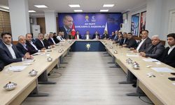 AK Parti Şanlıurfa İl Başkanlığı’nda Grup Toplantısı Yapıldı