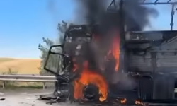 Şanlıurfa Birecik Yolunda Korkutan Tır Yangını!