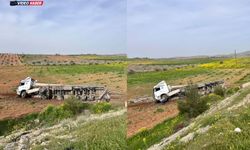 Şanlıurfa’da hırdavat yüklü bir TIR devrildi