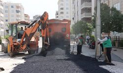 Karaköprü’de Bozulan Yollar Sıcak Asfaltla Yenileniyor