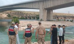Fırat Nehri’nde Korku Dolu Anlar: 8 Kişi Mahsur Kaldı