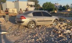 Şanlıurfa Suruç’ta Park Halindeki Otomobil Çukura Düştü