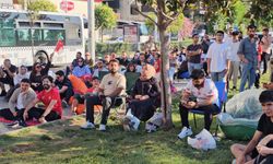 Şanlıurfalılar Milli Heyecan İçin Meydanları Doldurdu