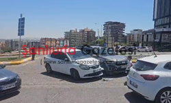 Şanlıurfa'da İki Otomobil Çarpıştı: Maddi Hasarlı Kaza