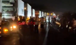 Şanlıurfa'da Seyir Halindeki TIR’da Yangın Çıktı