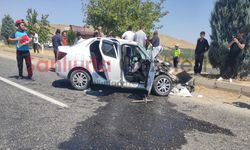 Şanlıurfa'da Köy Postası ile Otomobil Çarpıştı: 12 Yaralı