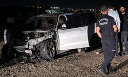 Şanlıurfa'da Park Halindeki Otomobil Alevlere Teslim Oldu