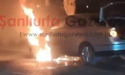 Şanlıurfa'da Seyir Halindeki Otomobil Alevlere Teslim Oldu