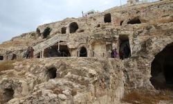 Şanlıurfa’daki tarihi mağaralar turistlerin ilgi odağı oluyor