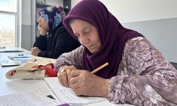 Şanlıurfa'da okuma yazma öğrenen kadınların azmi takdir topluyor