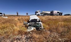 Şanlıurfa'da otomobil ile traktör kafa kafaya çarpıştı: 4 yaralı