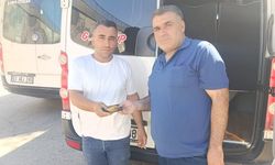 Şanlıurfa'da örnek davranış: Dolmuşta bulduğu 800 Bin TL'lik altınları sahibine teslim etti