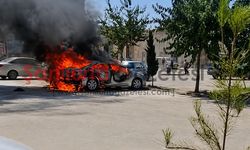 Şanlıurfa'da Devlet Hastanesi Otoparkında Korku Dolu Anlar: Araç Alev Alıp Patladı