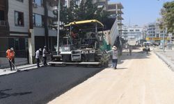 Deforme Olmuştu! Şanlıurfa’da Caddeye Sıcak Asfalt Serildi