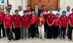 Altın kızlar Türkiye üçüncüsü: Şanlıurfa'da kupa sevinci