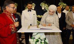 Vali Hasan Şıldak, Siverek’te Genç Çiftin Düğün Törenine Katıldı!