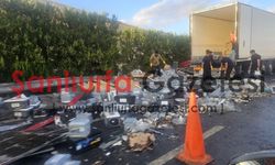Şanlıurfa-Gaziantep otoyolunda akü yüklü TIR devrildi: 1 Yaralı!