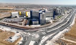 Şanlıurfa Şehir Hastanesi yolunda Büyükşehirden dev atak : Fahrettin Paşa Bulvarı’ndaki o yol tamamlandı