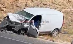 Şanlıurfa Halfeti yolunda otobüs ile otomobil kafa kafaya çarpıştı: 1 Kişi hayatını kaybetti!