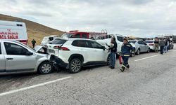 Belediye Başkanı’nın konvoyunda zincirleme kaza: 4 yaralı