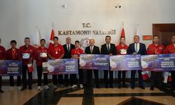 TEKNOFEST Güneydoğu'da dereceye giren öğrenciler Kastamonu Valisi Dallı'nın makamında