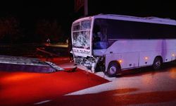 Isparta'da Tarım İşçilerini Taşıyan Midibüs Tıra Çarptı: 17 Yaralı
