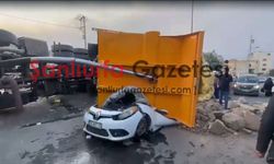 Şanlıurfa Eyyübiye’de hafriyat yüklü kamyon 2 aracın üzerine devrildi: Yaralı var!