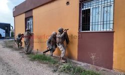 Şanlıurfa’da Uyuşturucu Operasyonu: Cephanelik Gibi Evden Silah ve Uyuşturucu Çıktı