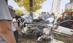 Şanlıurfa’da feci kaza: Otomobil ikiye bölündü, yaralılar var!