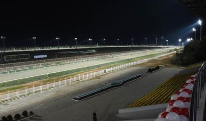 Hipodromda gece koşuları başladı