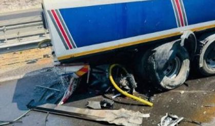 Şanlıurfa’da Sulama Tankerine Çarpan Otomobil Sürücüsü Hayatını Kaybetti