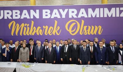 AK Parti’nin Bayramlaşma Programı Gündem Oldu: Kimler Katıldı?