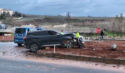 Siverek’te İki Otomobil Çarpıştı: 8 Yaralı