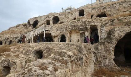 Şanlıurfa’daki tarihi mağaralar turistlerin ilgi odağı oluyor