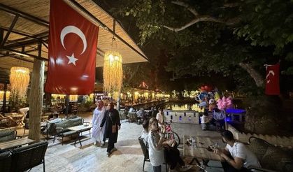 Kavurucu Sıcaklar Balıklıgöl'ü Gece Hareketlendiriyor