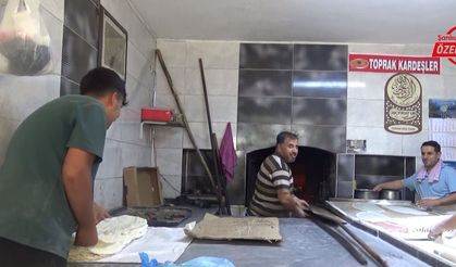 Şanlıurfalı fırıncılar 45 derecenin altında ekmek mesaisini sürdürüyor