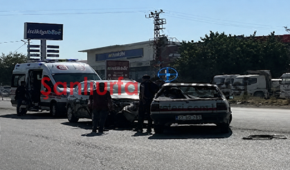 Şanlıurfa'da iki otomobil kafa kafaya çarpıştı: 3 Yaralı!