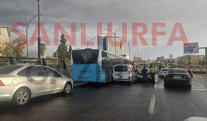 Şanlıurfa’da Belediye Otobüsü ve Araçların Karıştığı Zincirleme Kaza