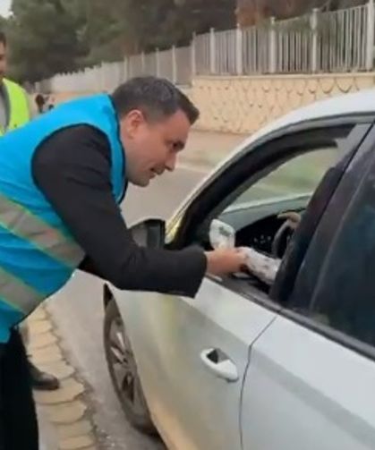 AK Parti Genel Başkan Vekili Yardımcısı M. Umut Tuncer Şanlıurfa'da Caddelerde İftarlık Dağıttı!