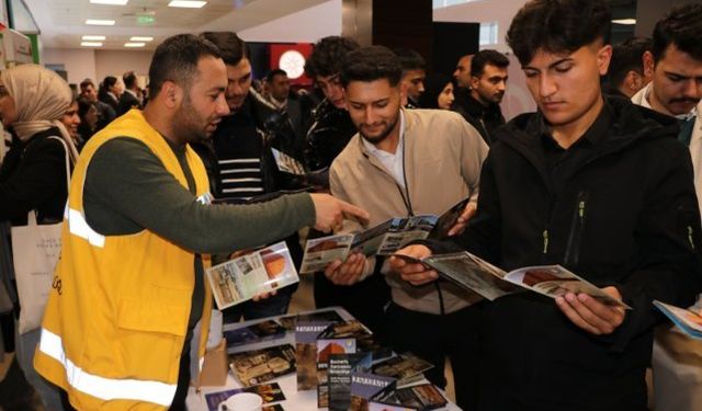 Güneydoğu Kariyer Fuarında Haliliye Belediyesinden öğrencilere destek