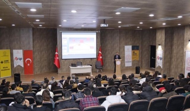 “Müziksel Yeteneğin Belirlenmesi ve Önemi” konulu panele yoğun ilgi