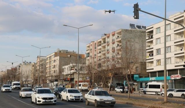 Siverek"te Dron ile Trafik Denetimi: 15 Sürücüye Kural İhlali Nedeniyle Ceza