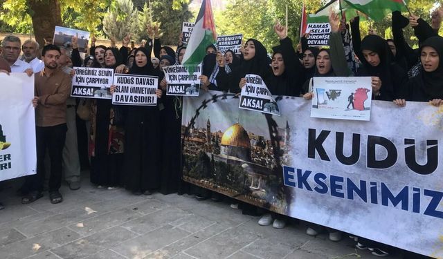 Şanlıurfa'da Cuma Namazı Sonrası Gazze İçin Destek Açıklaması Yapıldı!