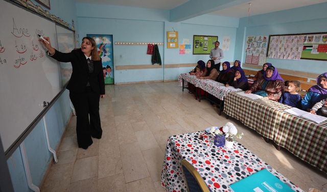 Viranşehir’de Kadınlar Yarım Kalan Eğitim Hayallerini Gerçekleştiriyor!