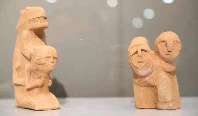 Vefat Eden Kızı İçin Neolitik Çağ Eserlerinin Replikalarını Yaptı