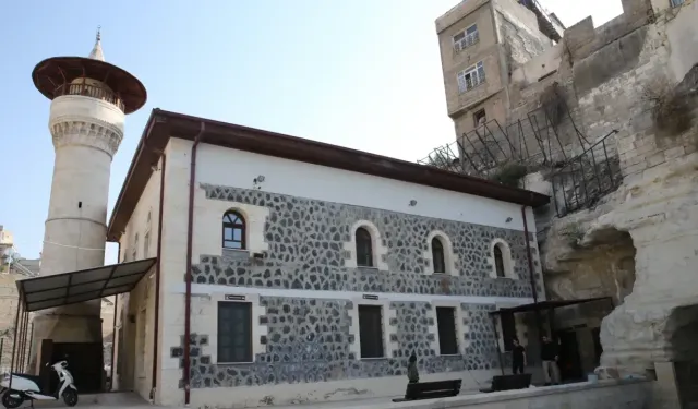 Şanlıurfa’da Kayadan Oyma Tarihi Mağara Camisi Ziyaretçilerini Bekliyor