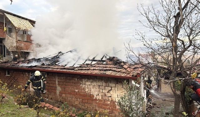 Tokat Erbaa’da Tek Katlı Ev Alevlere Teslim Oldu!