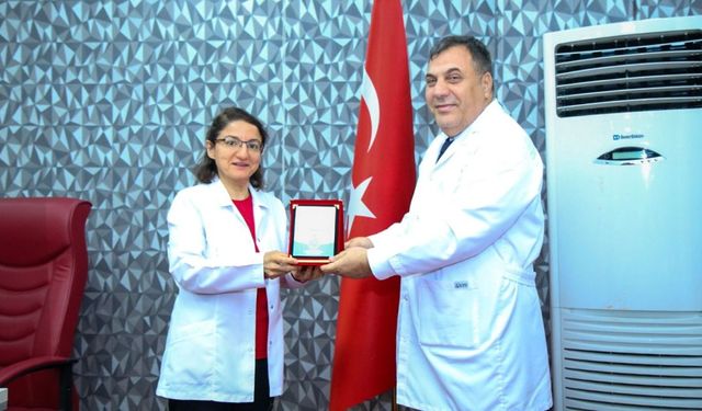 Balıklıgöl Devlet Hastanesi’nde Uzman Hekimlere Plaket Takdimi!