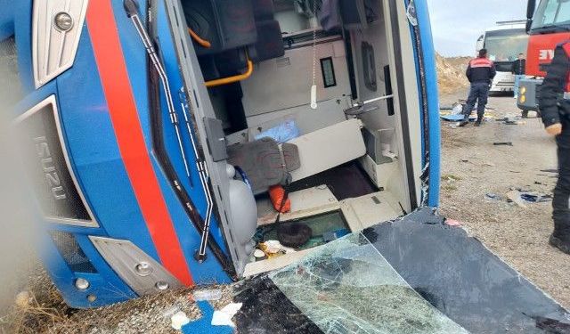 Erzurum’dan Antalya’ya Giden Cezaevi Aracı Kaza Yaptı!