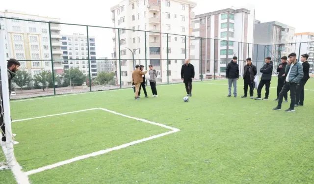 Karaköprü’de Gençlere 11 Semt Sahası Kazandırıldı
